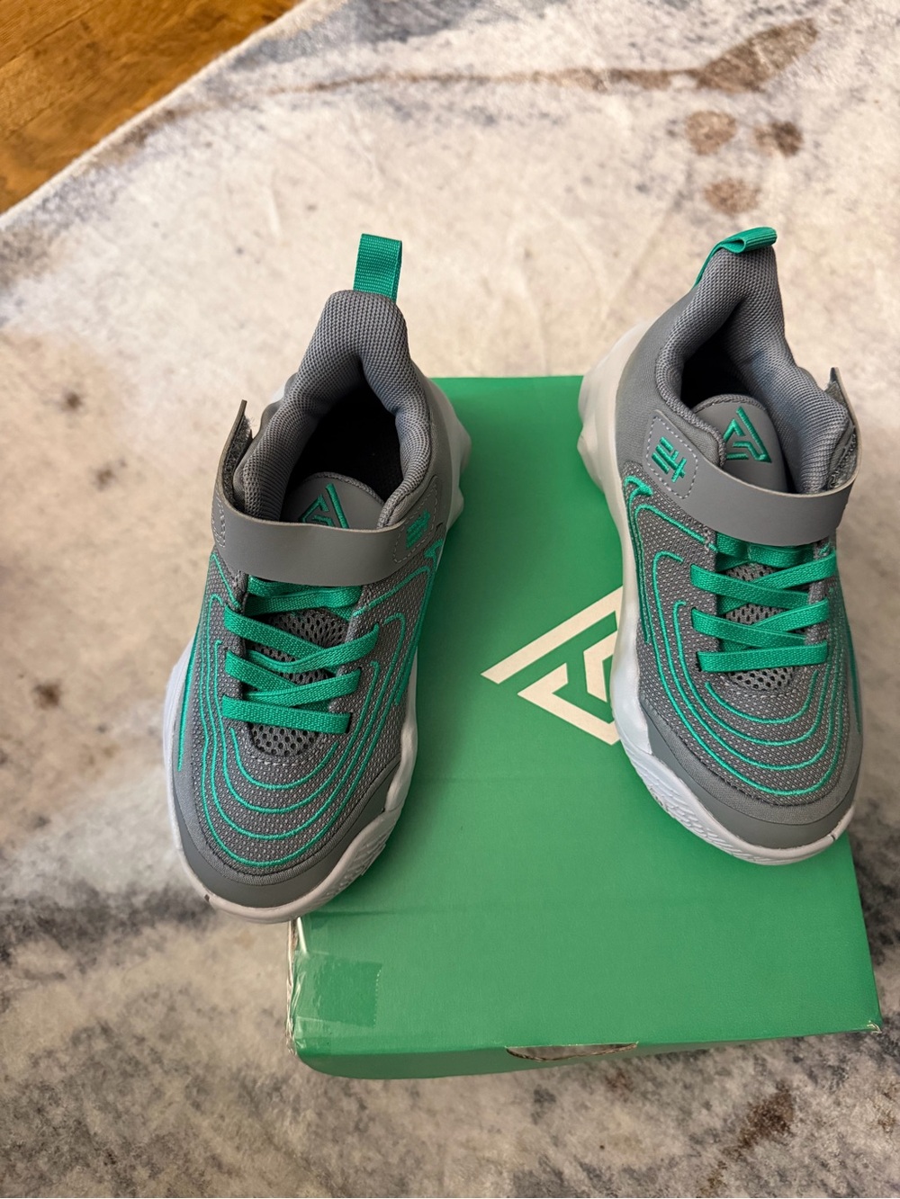 Nike Giannis Immortality Kids Gray and Green Sneakers NEW